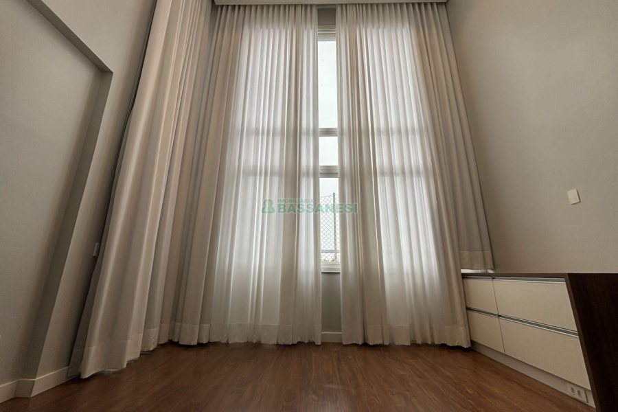 Apartamento com 151m², 3 dormitórios, 2 vagas, no bairro Panazzolo em Caxias do Sul para Alugar