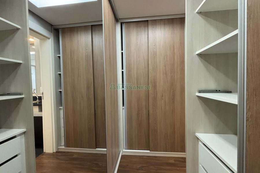 Apartamento com 151m², 3 dormitórios, 2 vagas, no bairro Panazzolo em Caxias do Sul para Alugar