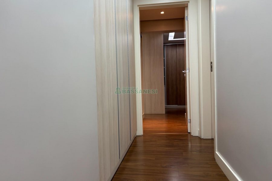 Apartamento com 151m², 3 dormitórios, 2 vagas, no bairro Panazzolo em Caxias do Sul para Alugar