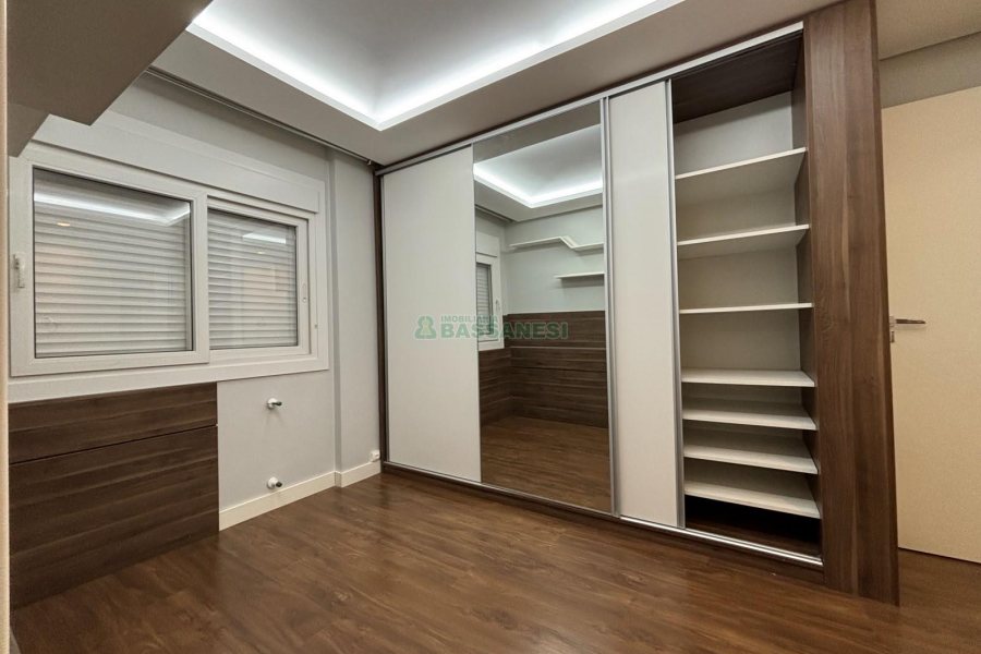Apartamento com 151m², 3 dormitórios, 2 vagas, no bairro Panazzolo em Caxias do Sul para Alugar