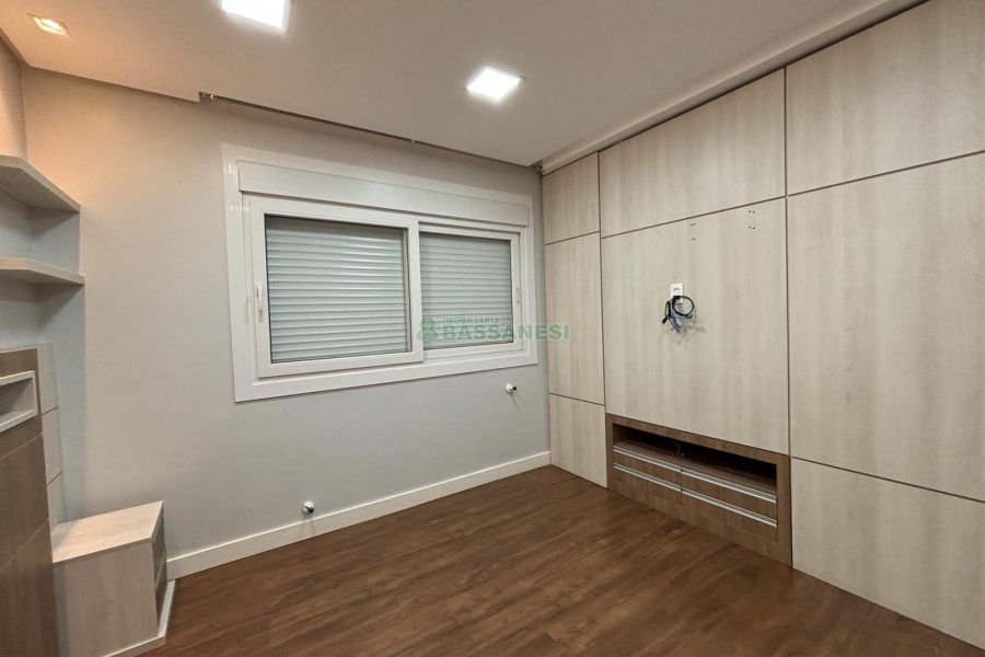 Apartamento com 151m², 3 dormitórios, 2 vagas, no bairro Panazzolo em Caxias do Sul para Alugar