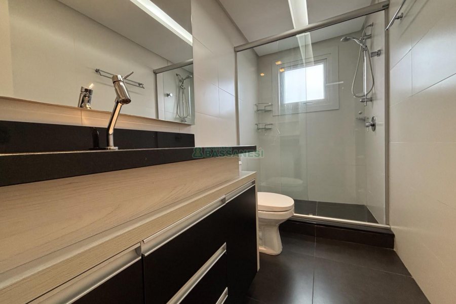 Apartamento com 151m², 3 dormitórios, 2 vagas, no bairro Panazzolo em Caxias do Sul para Alugar