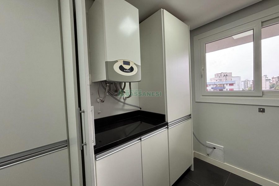 Apartamento com 151m², 3 dormitórios, 2 vagas, no bairro Panazzolo em Caxias do Sul para Alugar