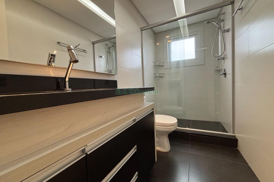 Apartamento com 151m², 3 dormitórios, 2 vagas, no bairro Panazzolo em Caxias do Sul para Alugar