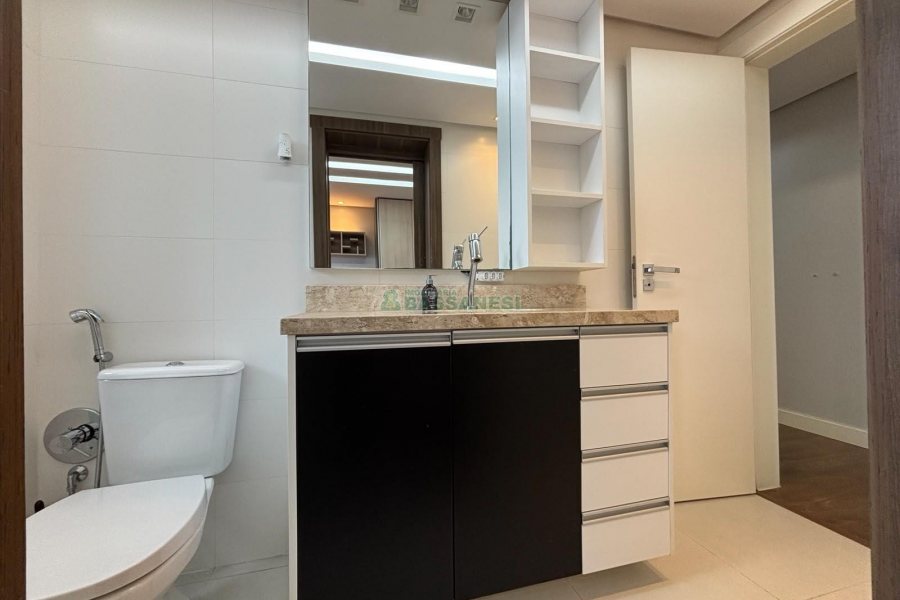 Apartamento com 151m², 3 dormitórios, 2 vagas, no bairro Panazzolo em Caxias do Sul para Alugar