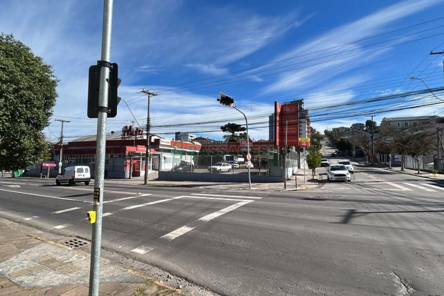 Terreno com 1166m², 1 vaga, no bairro Panazzolo em Caxias do Sul para Alugar