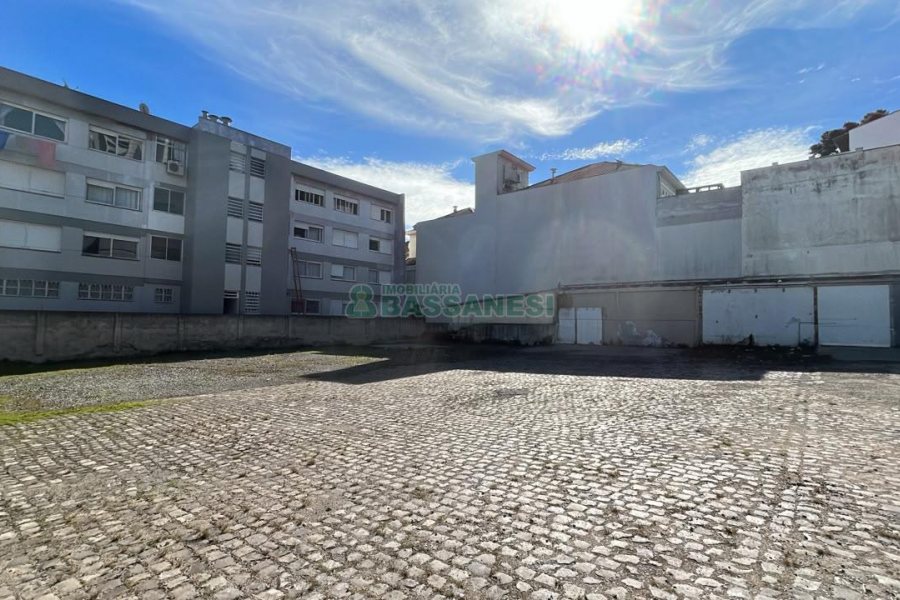Terreno com 1166m², 1 vaga, no bairro Panazzolo em Caxias do Sul para Alugar