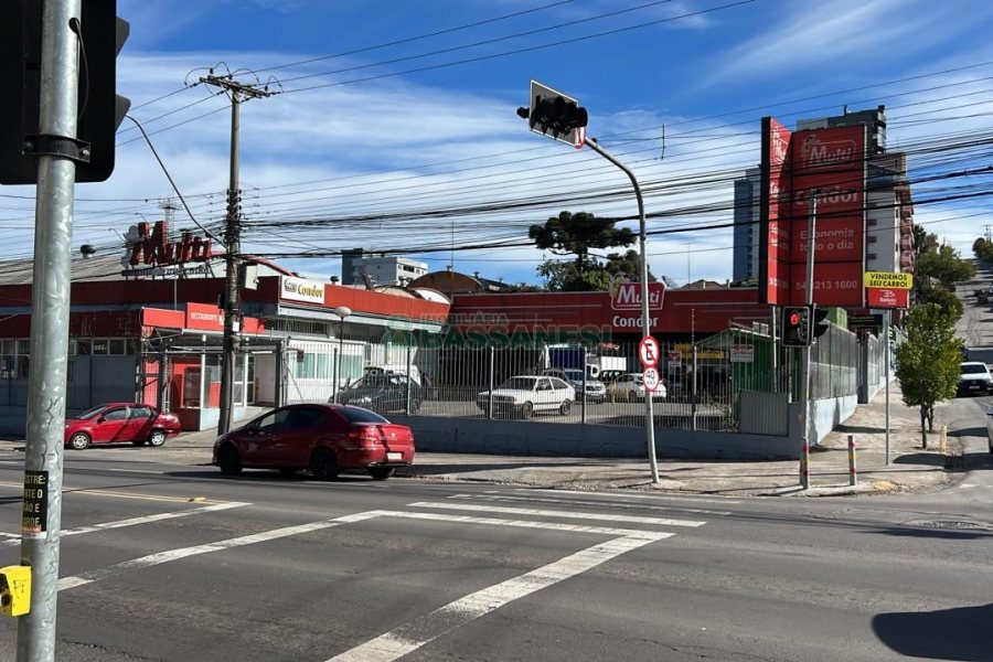 Terreno com 1166m², 1 vaga, no bairro Panazzolo em Caxias do Sul para Alugar