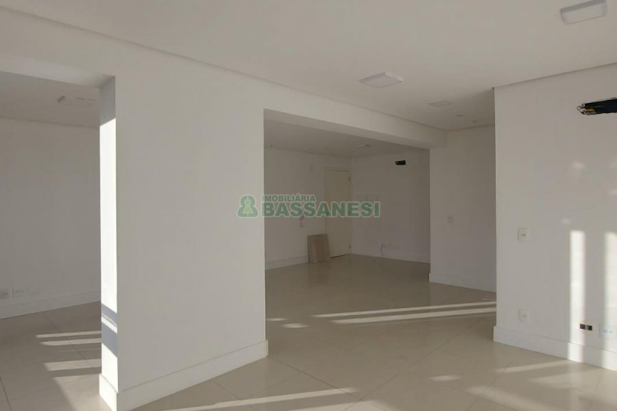 Sala com 49m², 1 vaga, no bairro Centro em Caxias do Sul para Alugar
