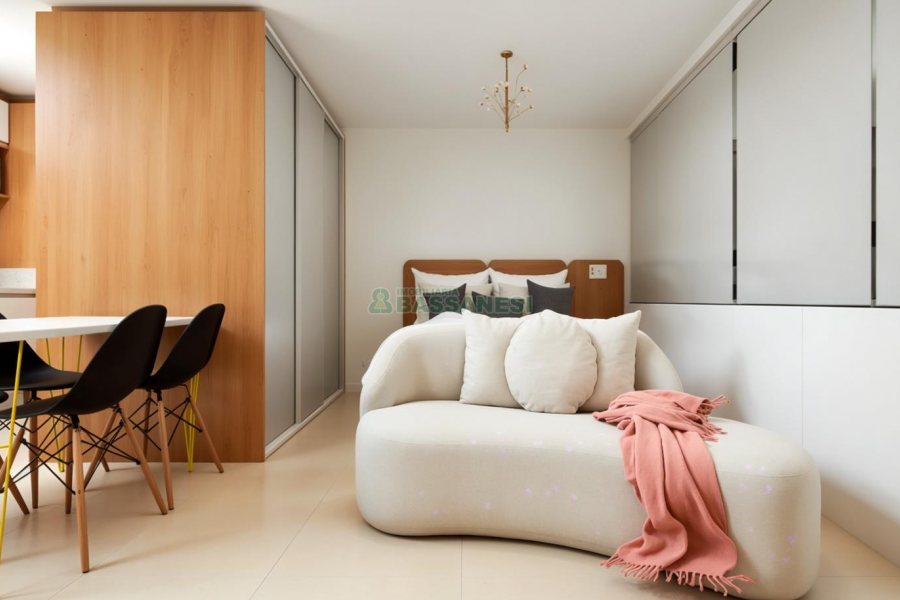 Kitinete Mobiliado com 35m², 1 dormitório, 1 vaga, no bairro São Pelegrino em Caxias do Sul para Alugar