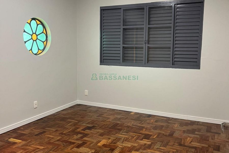 Casa com 200m², 4 dormitórios, 3 vagas, no bairro Nossa Senhora de Lourdes em Caxias do Sul para Alugar