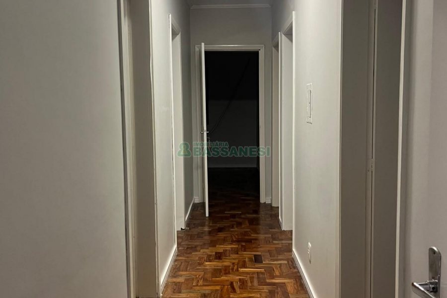 Casa com 200m², 4 dormitórios, 3 vagas, no bairro Nossa Senhora de Lourdes em Caxias do Sul para Alugar