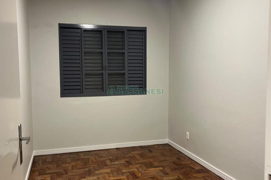 Casa com 200m², 4 dormitórios, 3 vagas, no bairro Nossa Senhora de Lourdes em Caxias do Sul para Alugar