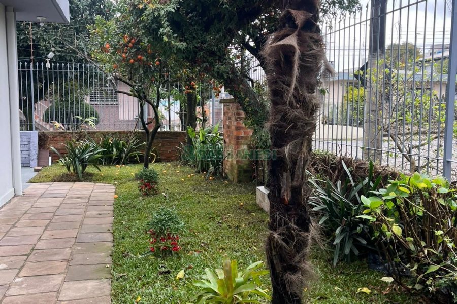 Casa com 200m², 4 dormitórios, 3 vagas, no bairro Nossa Senhora de Lourdes em Caxias do Sul para Alugar