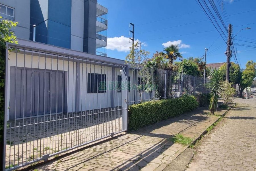 Casa com 200m², 4 dormitórios, 3 vagas, no bairro Nossa Senhora de Lourdes em Caxias do Sul para Comprar