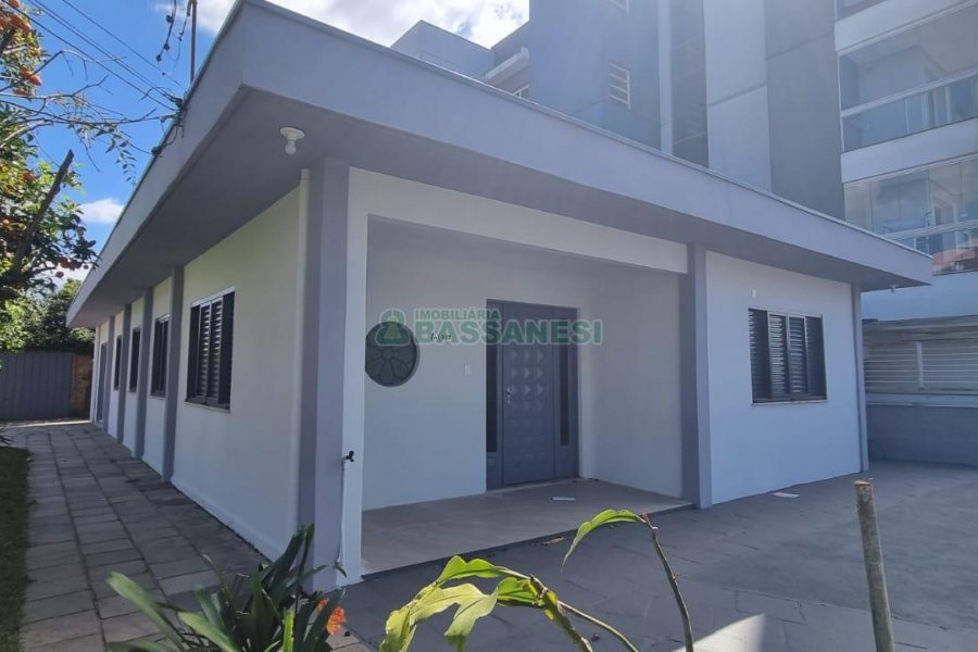 Casa com 200m², 4 dormitórios, 3 vagas, no bairro Nossa Senhora de Lourdes em Caxias do Sul para Comprar