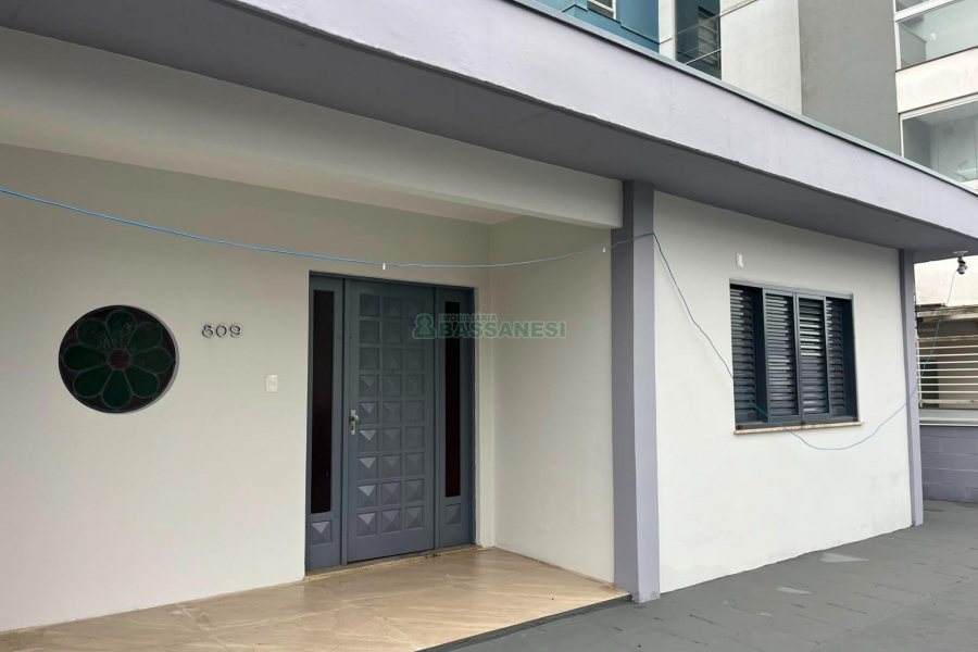 Casa com 200m², 4 dormitórios, 3 vagas, no bairro Nossa Senhora de Lourdes em Caxias do Sul para Comprar