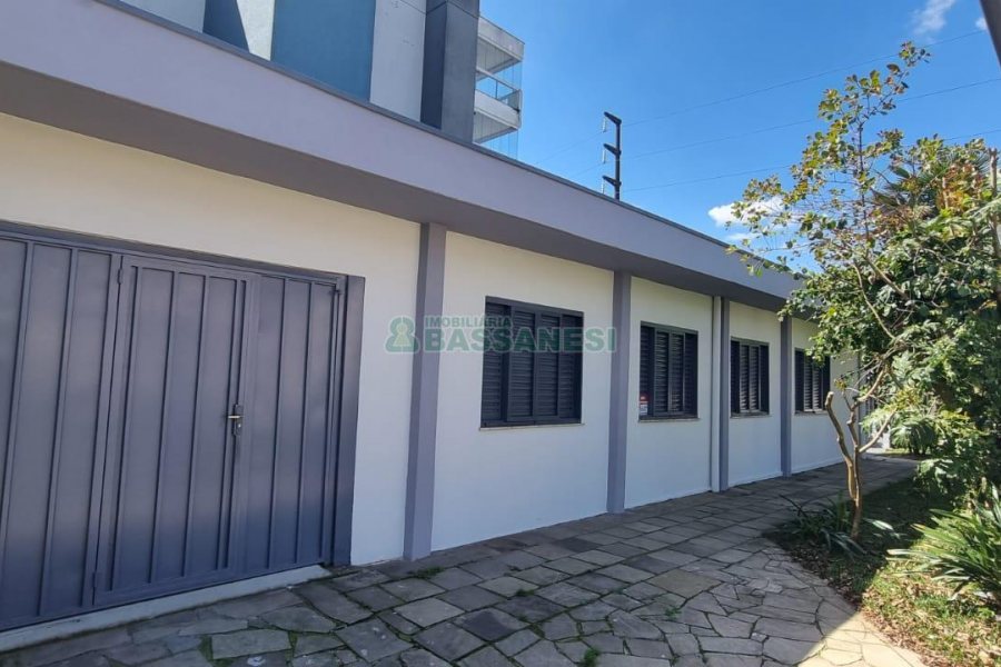 Casa com 200m², 4 dormitórios, 3 vagas, no bairro Nossa Senhora de Lourdes em Caxias do Sul para Comprar