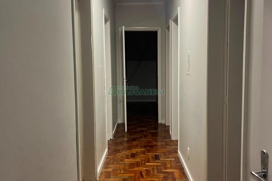 Casa com 200m², 4 dormitórios, 3 vagas, no bairro Nossa Senhora de Lourdes em Caxias do Sul para Comprar