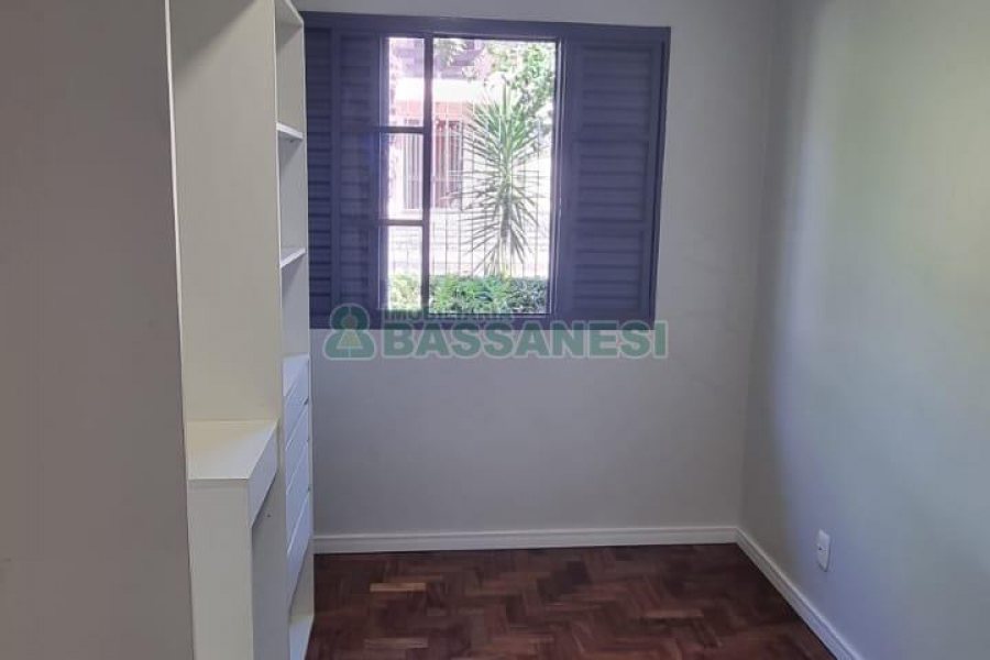 Casa com 200m², 4 dormitórios, 3 vagas, no bairro Nossa Senhora de Lourdes em Caxias do Sul para Comprar