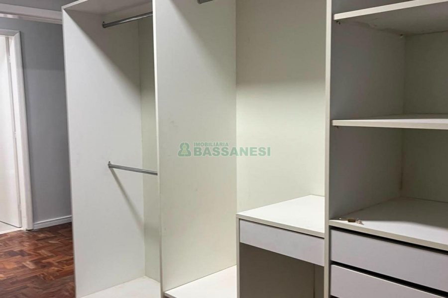 Casa com 200m², 4 dormitórios, 3 vagas, no bairro Nossa Senhora de Lourdes em Caxias do Sul para Comprar