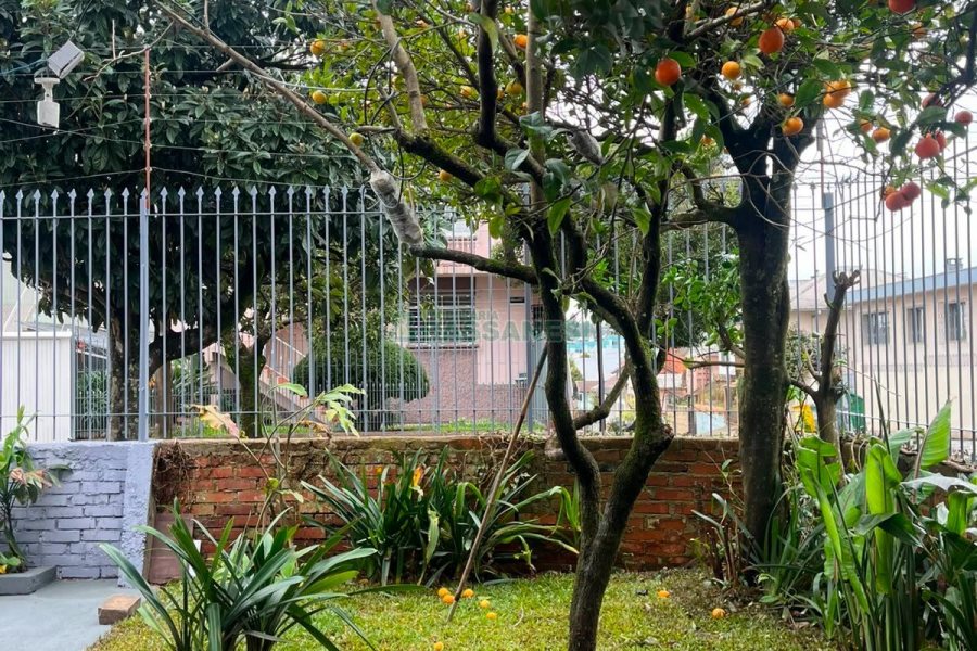 Casa com 200m², 4 dormitórios, 3 vagas, no bairro Nossa Senhora de Lourdes em Caxias do Sul para Comprar