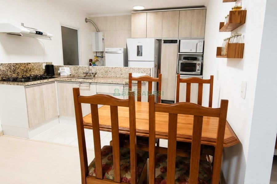 Apto Mobiliado com 70m², 2 dormitórios, 1 vaga, no bairro Vinhedos em Caxias do Sul para Alugar