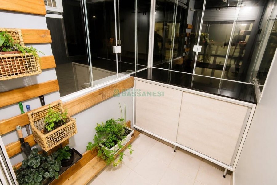Apto Mobiliado com 70m², 2 dormitórios, 1 vaga, no bairro Vinhedos em Caxias do Sul para Alugar