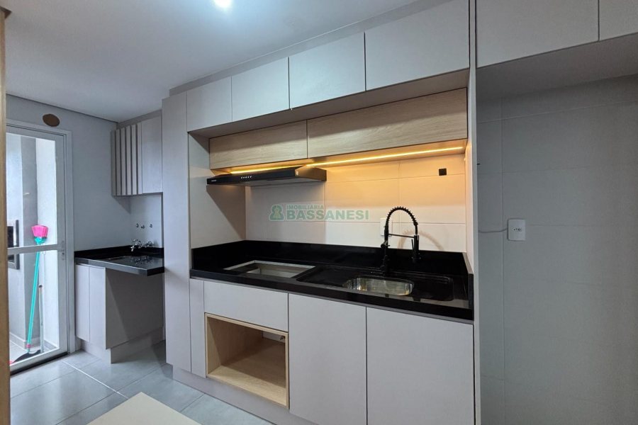 Apartamento com 62m², 2 dormitórios, 1 vaga, no bairro São Leopoldo em Caxias do Sul para Alugar