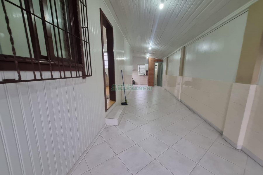 Casa com 120m², 3 dormitórios, 3 vagas, no bairro Rio Branco em Caxias do Sul para Alugar