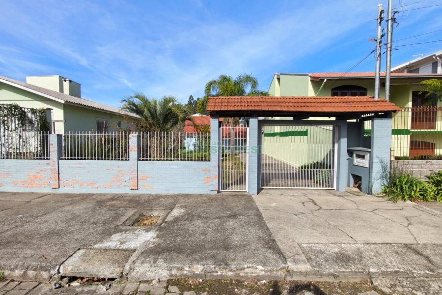 Casa com 142m², 1 dormitório, 1 vaga, no bairro Cidade Nova em Caxias do Sul para Comprar