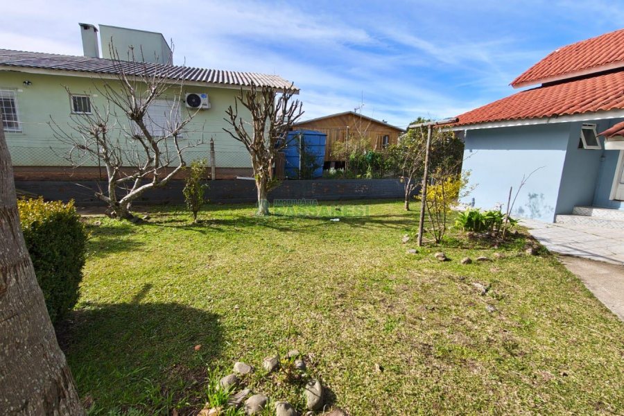Casa com 142m², 1 dormitório, 1 vaga, no bairro Cidade Nova em Caxias do Sul para Comprar