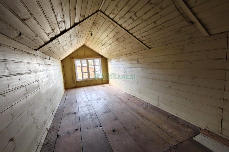Casa com 142m², 1 dormitório, 1 vaga, no bairro Cidade Nova em Caxias do Sul para Comprar