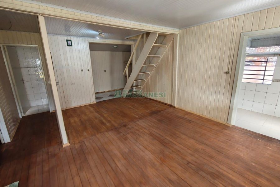 Casa com 142m², 1 dormitório, 1 vaga, no bairro Cidade Nova em Caxias do Sul para Comprar