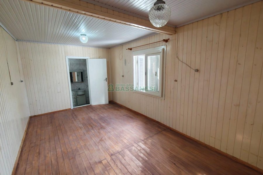Casa com 142m², 1 dormitório, 1 vaga, no bairro Cidade Nova em Caxias do Sul para Comprar