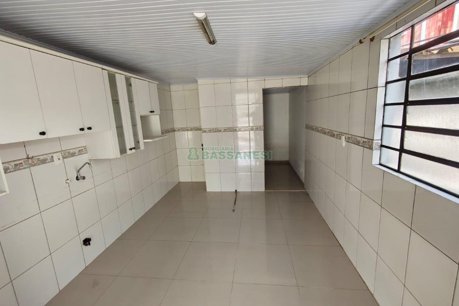 Casa com 142m², 1 dormitório, 1 vaga, no bairro Cidade Nova em Caxias do Sul para Comprar
