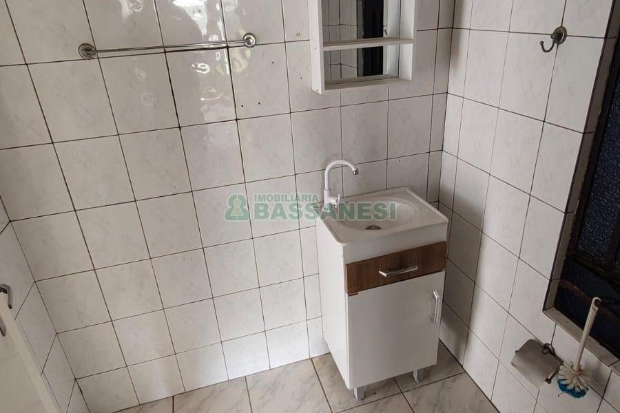 Casa com 142m², 1 dormitório, 1 vaga, no bairro Cidade Nova em Caxias do Sul para Comprar