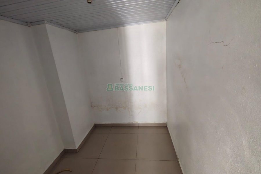 Casa com 142m², 1 dormitório, 1 vaga, no bairro Cidade Nova em Caxias do Sul para Comprar