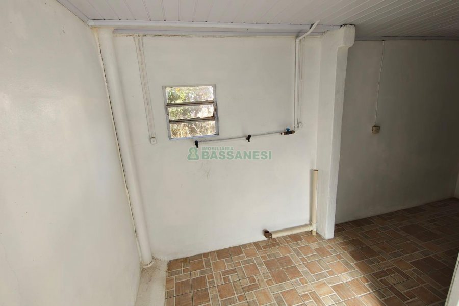 Casa com 142m², 1 dormitório, 1 vaga, no bairro Cidade Nova em Caxias do Sul para Comprar