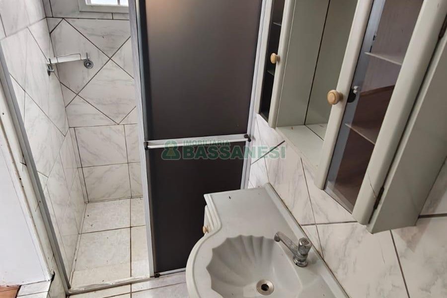 Casa com 142m², 1 dormitório, 1 vaga, no bairro Cidade Nova em Caxias do Sul para Comprar