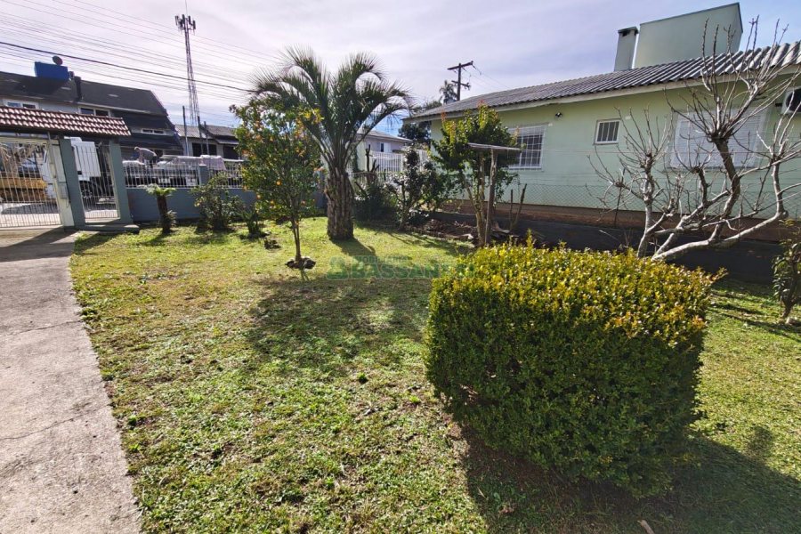 Casa com 142m², 1 dormitório, 1 vaga, no bairro Cidade Nova em Caxias do Sul para Comprar
