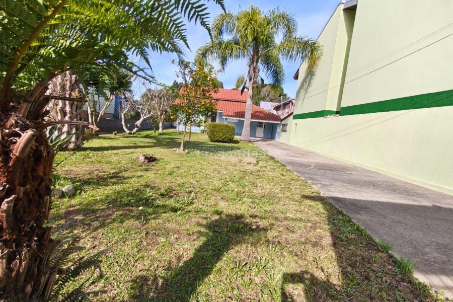 Casa com 142m², 1 dormitório, 1 vaga, no bairro Cidade Nova em Caxias do Sul para Comprar
