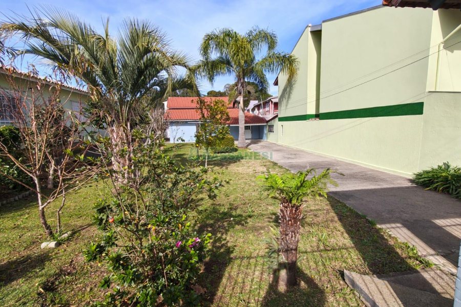 Casa com 142m², 1 dormitório, 1 vaga, no bairro Cidade Nova em Caxias do Sul para Comprar