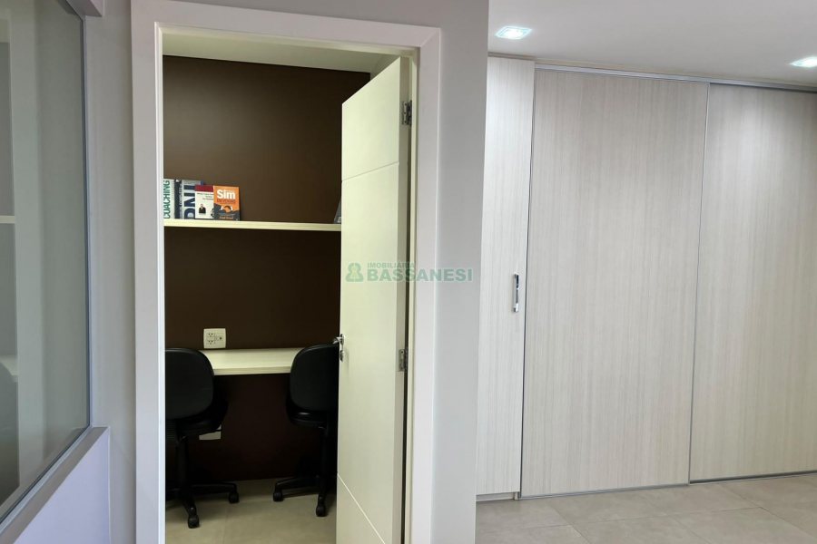Sala com 60m², 1 vaga, no bairro Panazzolo em Caxias do Sul para Alugar
