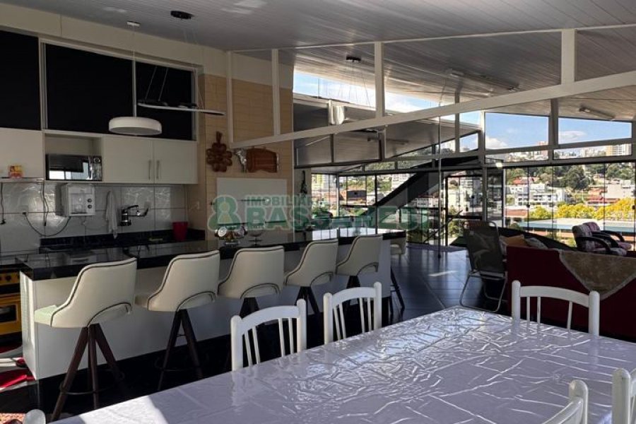 Apto Mobiliado com 250m², 3 dormitórios, 2 vagas, no bairro São José em Caxias do Sul para Alugar