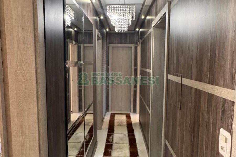 Apto Mobiliado com 250m², 3 dormitórios, 2 vagas, no bairro São José em Caxias do Sul para Alugar