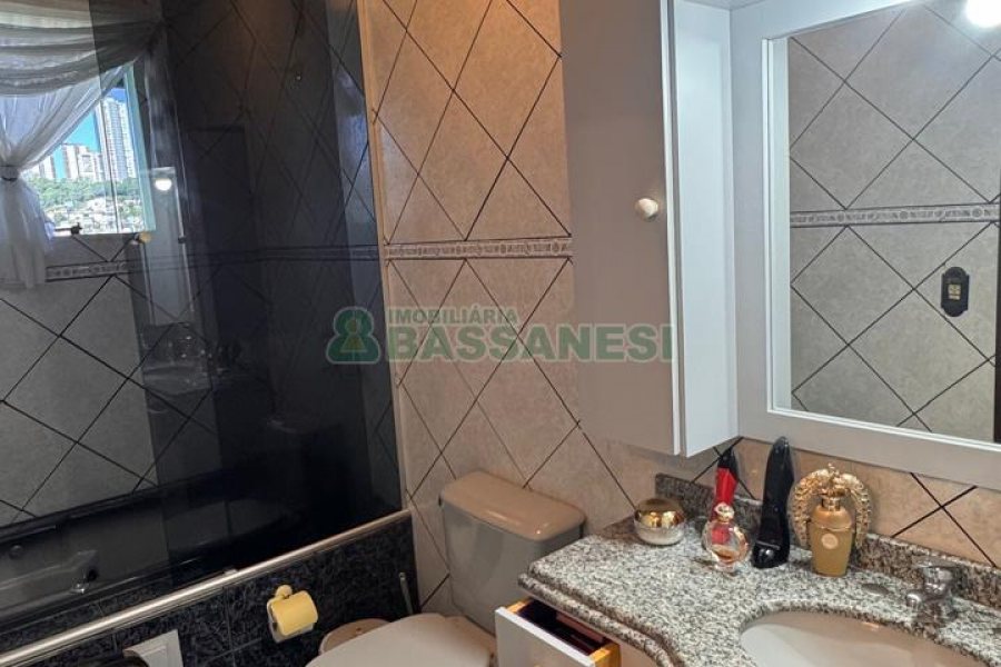 Apto Mobiliado com 250m², 3 dormitórios, 2 vagas, no bairro São José em Caxias do Sul para Alugar