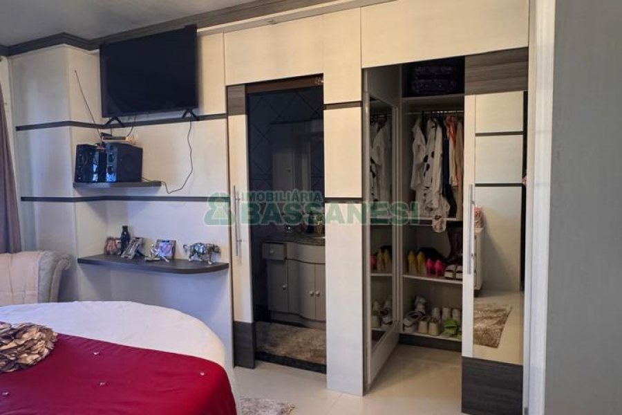 Apto Mobiliado com 250m², 3 dormitórios, 2 vagas, no bairro São José em Caxias do Sul para Alugar