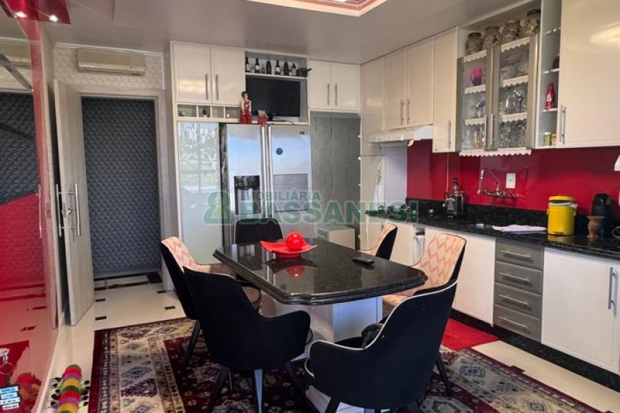 Apto Mobiliado com 250m², 3 dormitórios, 2 vagas, no bairro São José em Caxias do Sul para Alugar