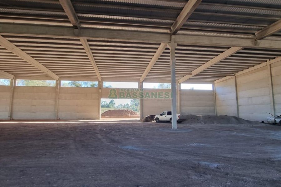 Pavilhão com 5000m², no bairro Forqueta em Caxias do Sul para Alugar